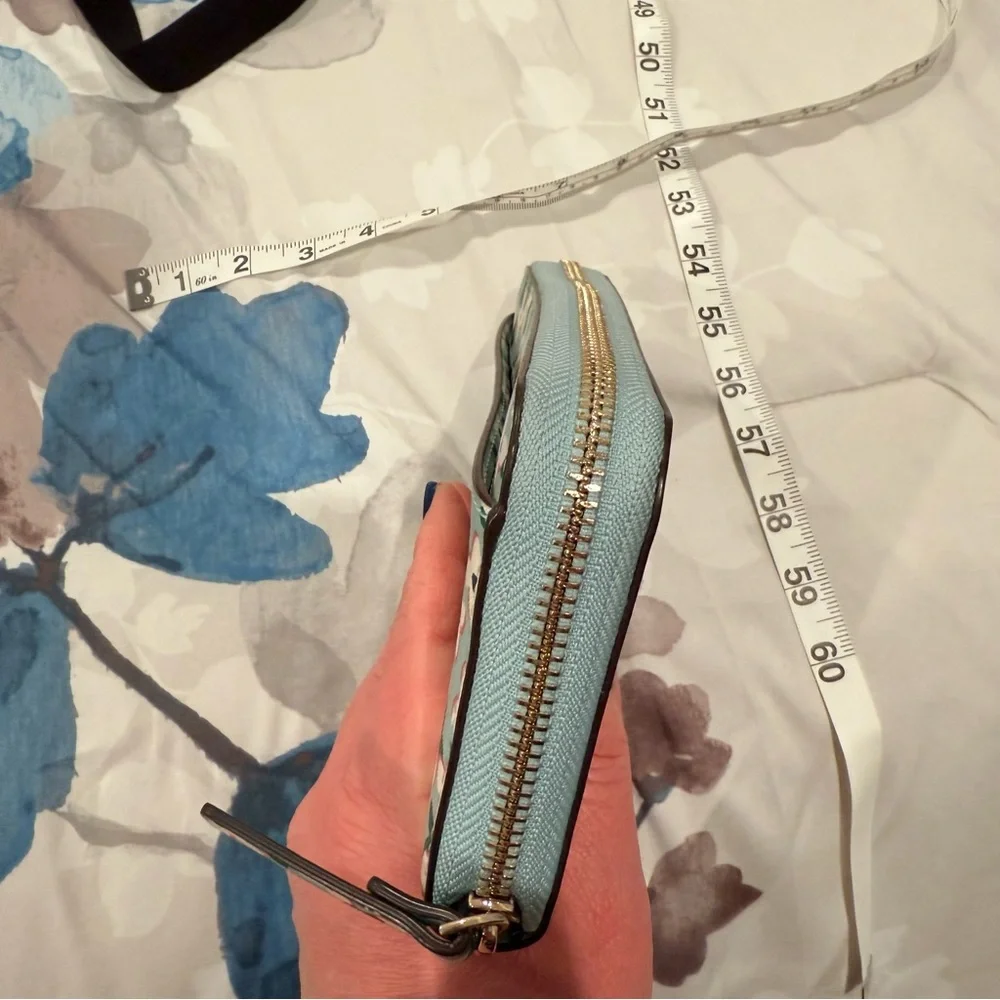 Kate Spade Floral Wallet - blue, Green and White like new - Picture 10 of 10